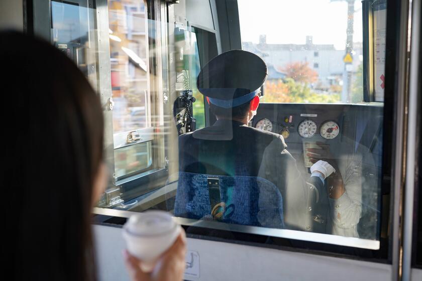 瀬戸大橋を渡る列車マリンライナー